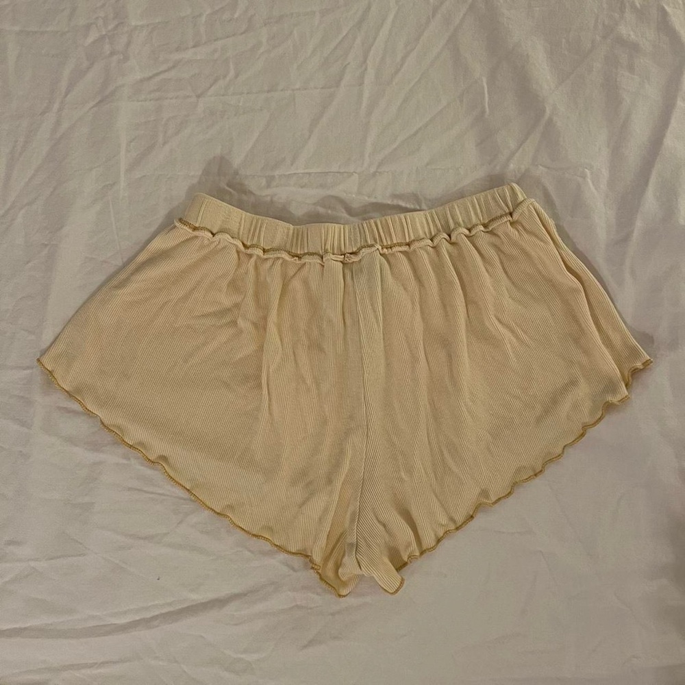 Cream Ruffled Button Shorts - Picture 3 of 5